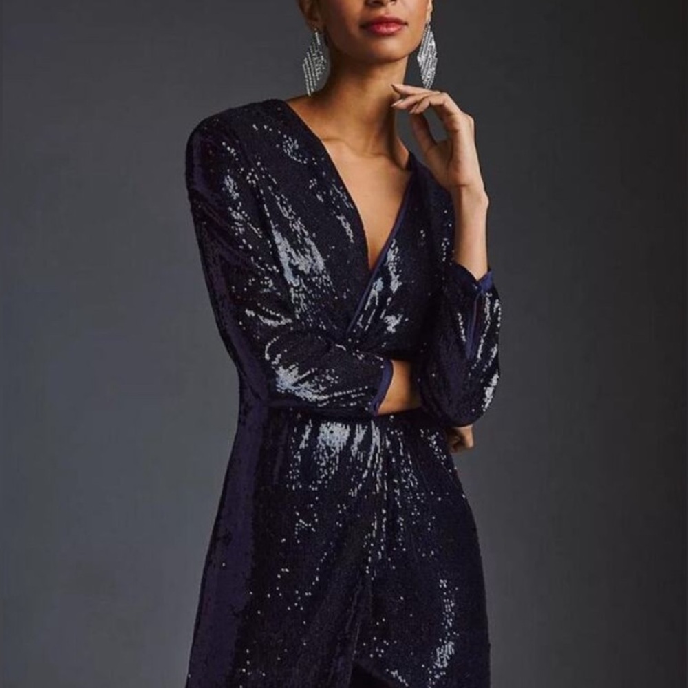 Elegant Navy Blue Sequin Knott Front Dress - Size 26 W